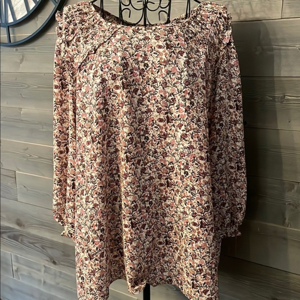 Max studio floral ruffled blouse
